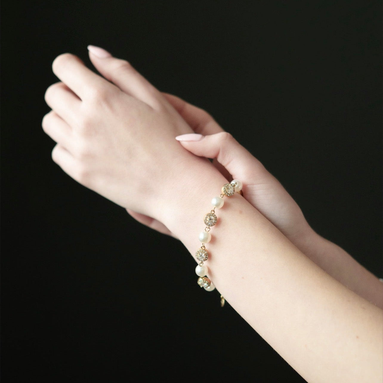 BRACCIALE PERLE E PUNTO LUCE