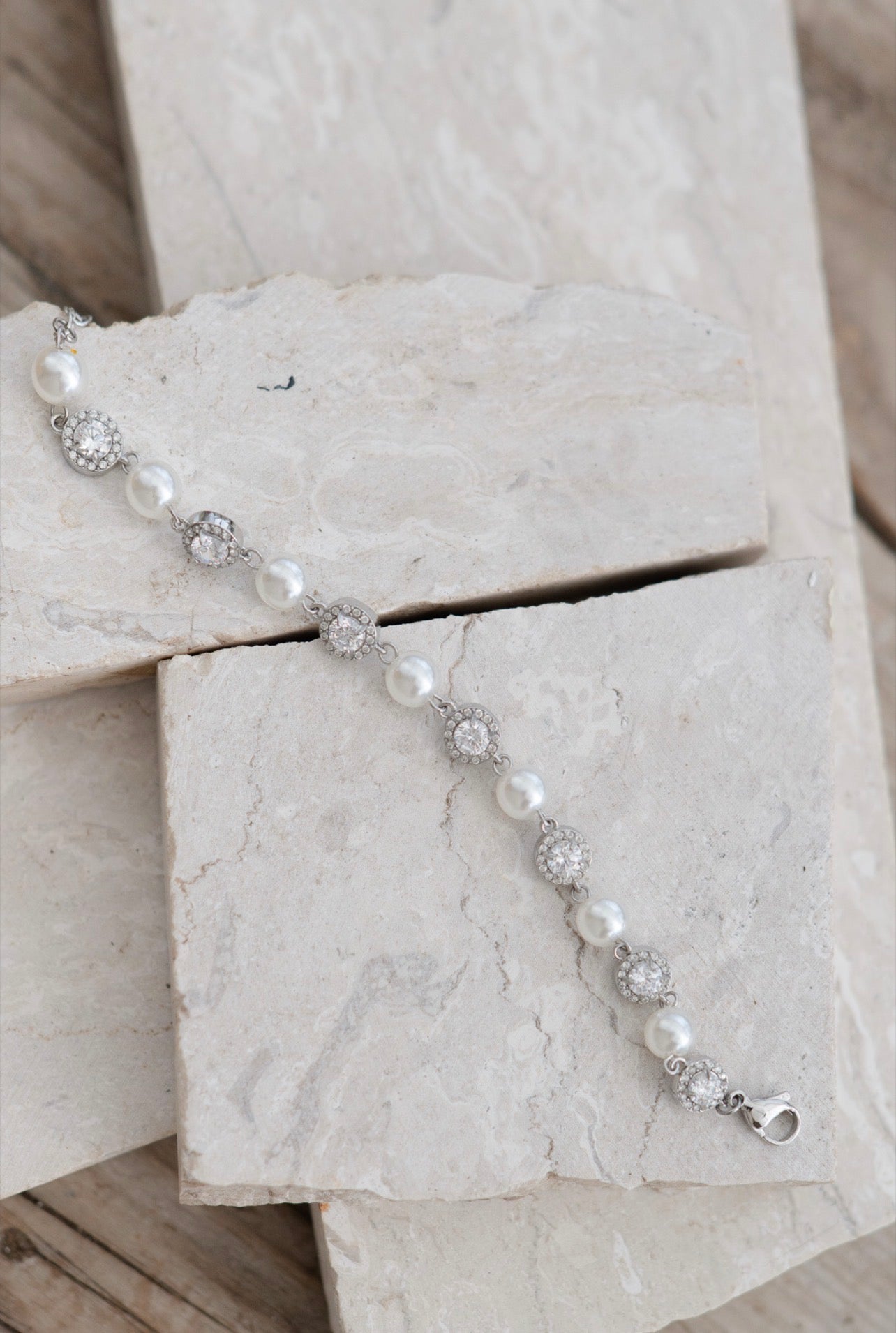 BRACCIALE PERLE E PUNTO LUCE