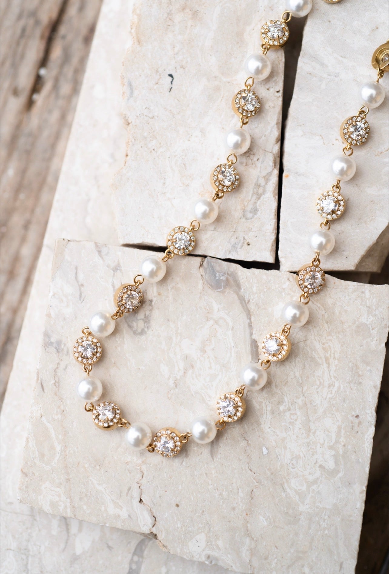 COLLANA PERLE E PUNTO LUCE